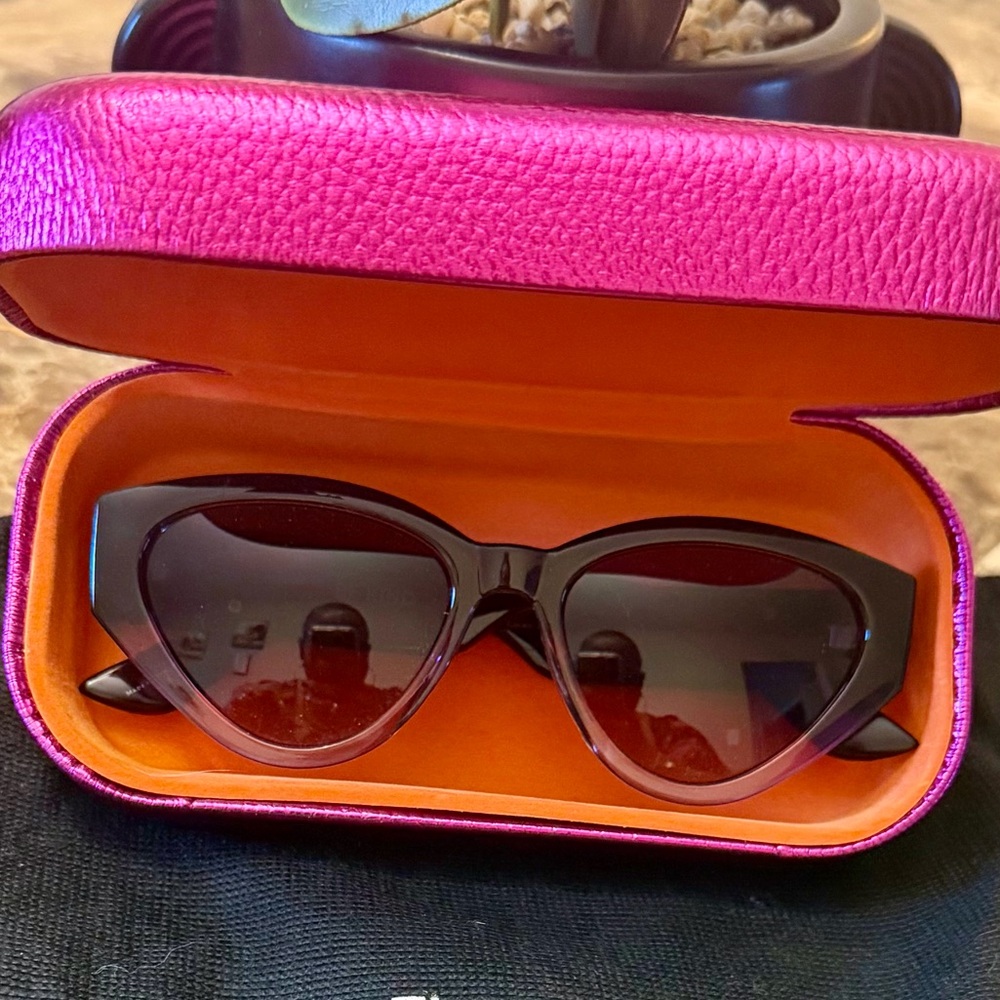 ⭐️⭐️NWOT  Kurt Geiger London “ BE KIND” Cat Eye Sunglasses - Picture 3 of 11